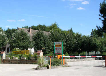 Camping "Les Courtilles du Lido"