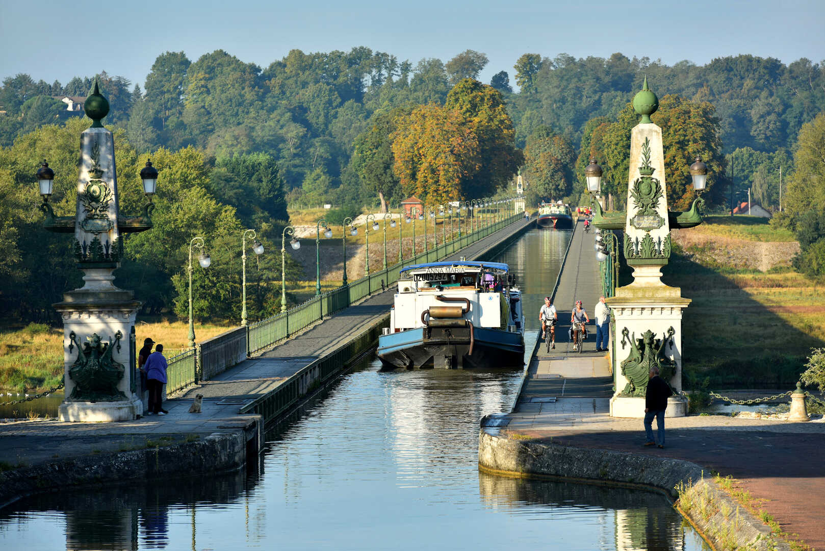 Canal De Rio De Cesse Do La No Departamento De Herault Do Francês Foto de  Stock - Imagem de parque, vila: 71790480