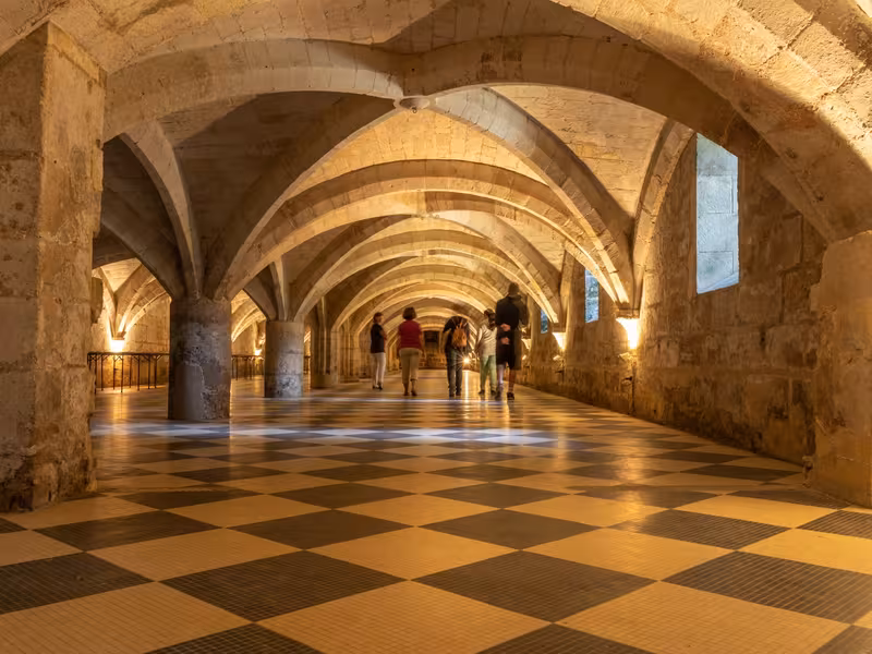 Visite des cryptes à l'abbaye du Moncel