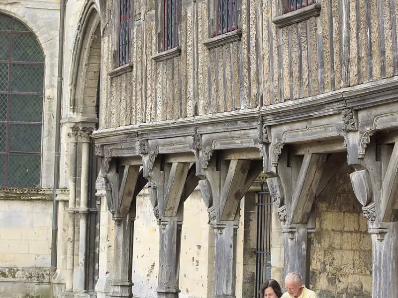Cathédrale et bibliothèque du chapitre à Noyon