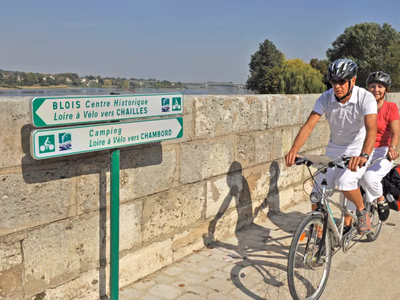 Panneau de La Loire à vélo vers Blois