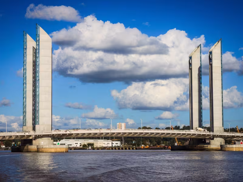 Pont levant Chaban-Delmas à Bordeaux