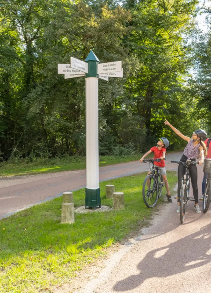 famille cycliste panneau directionnel Aisne