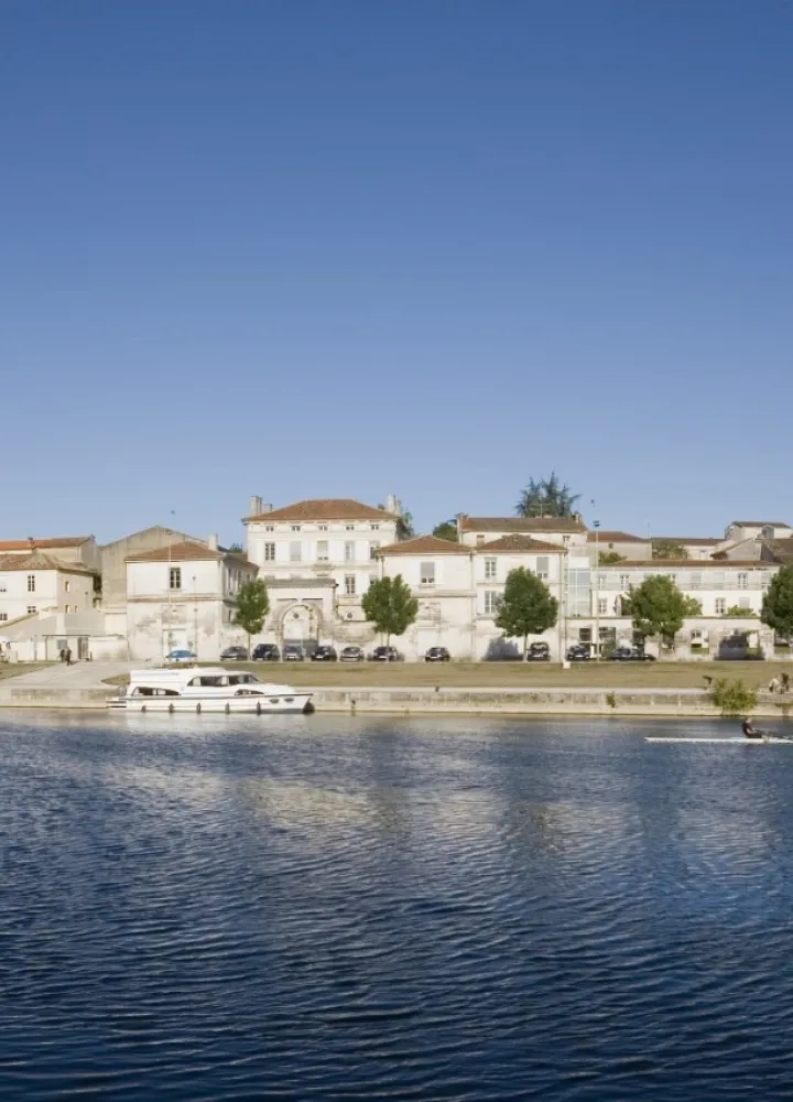 skiff sur la Charente à Angoulême