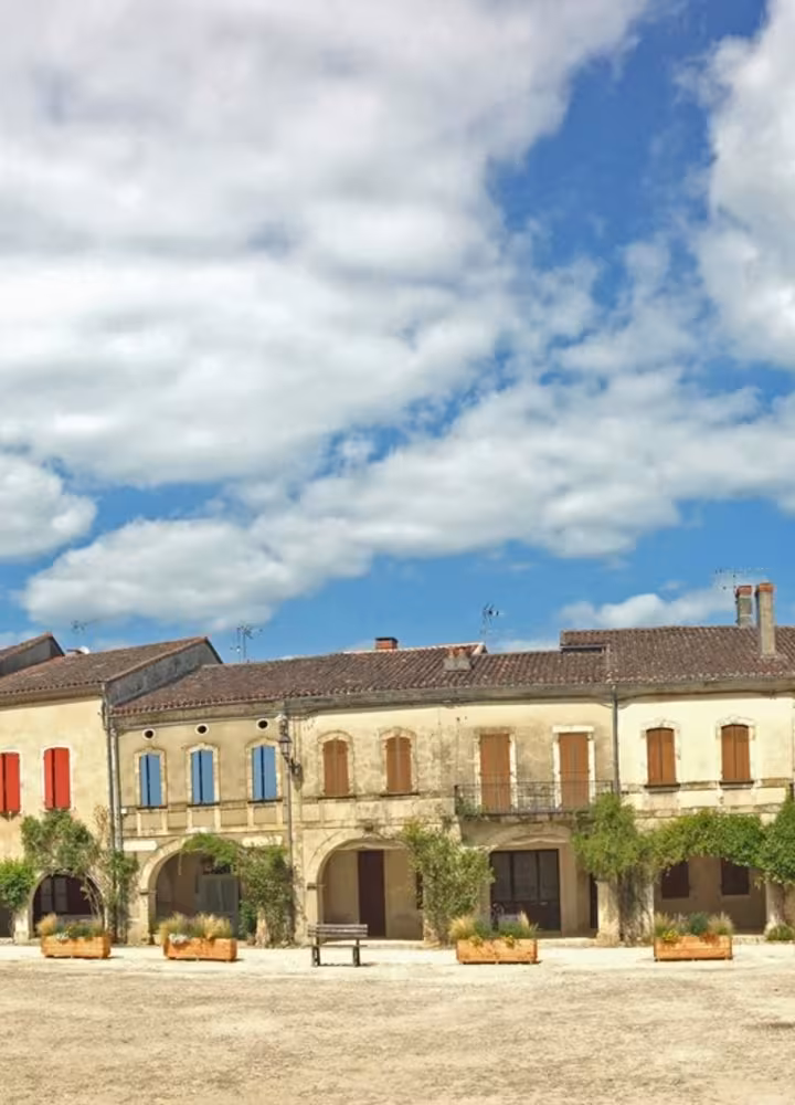 Vue de la place royale de Labastide d'Armagnac