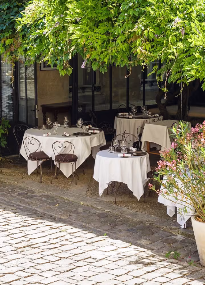 Terrasse ombragée à Saint Émilion