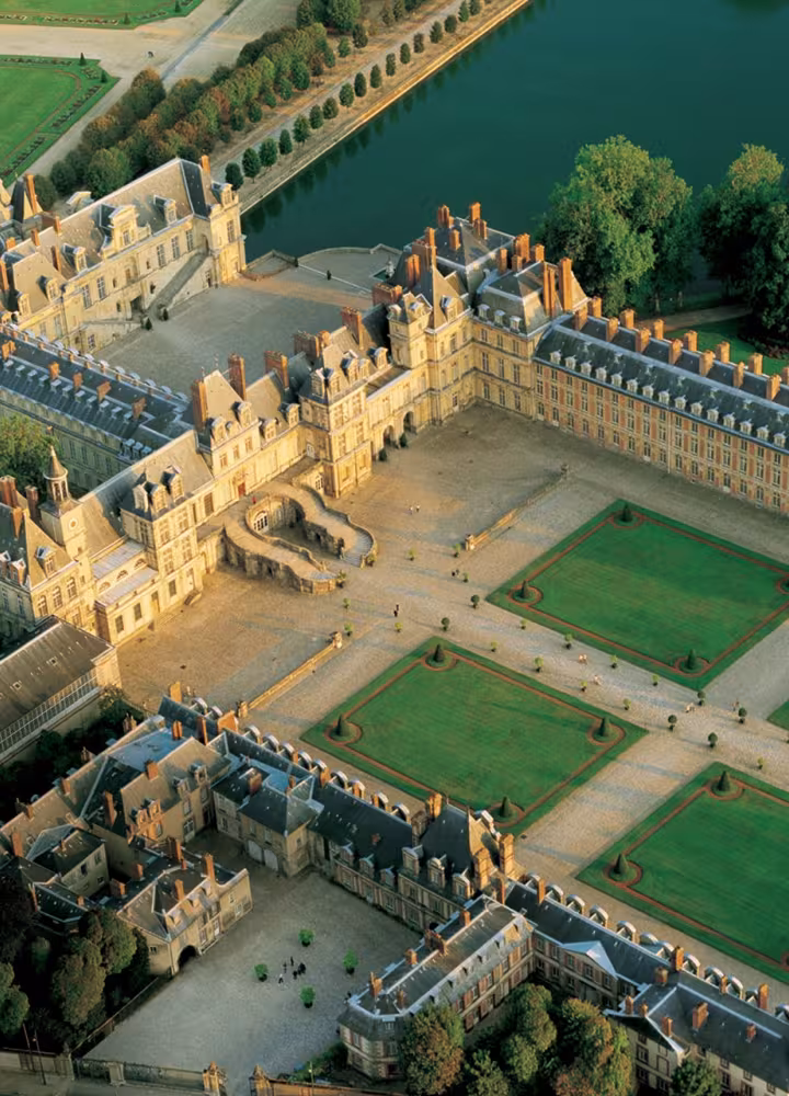 Vue aérienne du château de Fontainebleau
