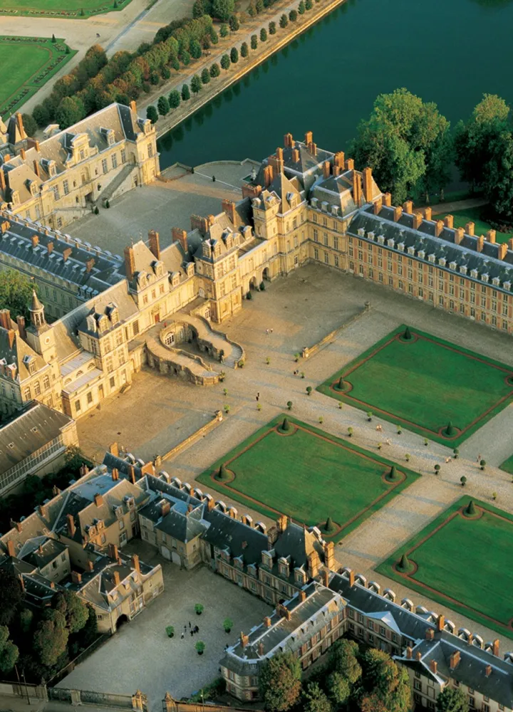 Vue aérienne du château de Fontainebleau