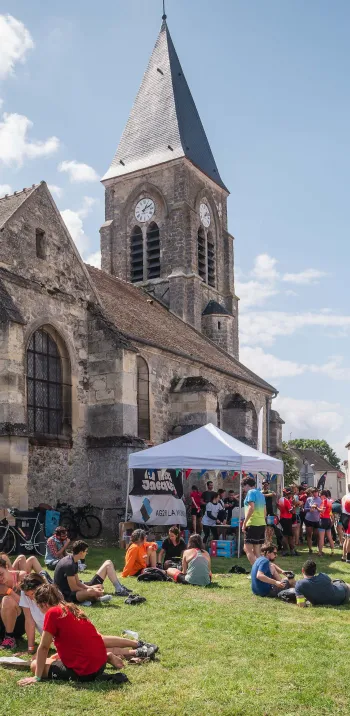 filles cyclistes départ Mad Jacques Vélo Picardie.jpg