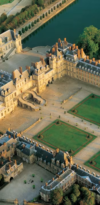 Vue aérienne du château de Fontainebleau