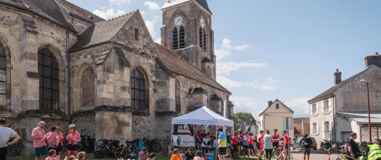 filles cyclistes départ Mad Jacques Vélo Picardie.jpg
