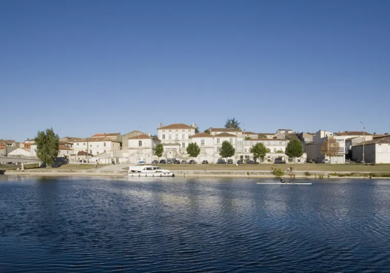 skiff sur la Charente à Angoulême
