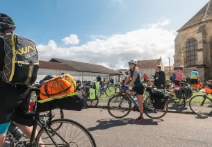 Cyclistes départ Mad Jacques à Vélo Picardie