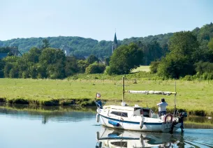 The Sambre : a Franco-Belgian river, a tributary of the Meuse