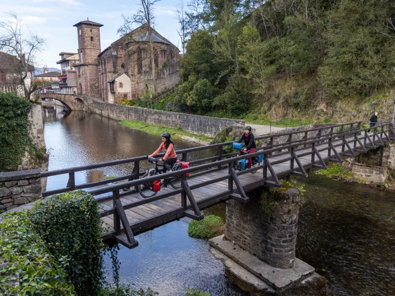 Cyclistes Scandibérique Pont St Jean Pied de Port