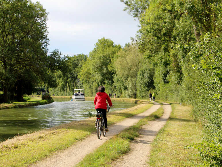 The canal de Briare by bike